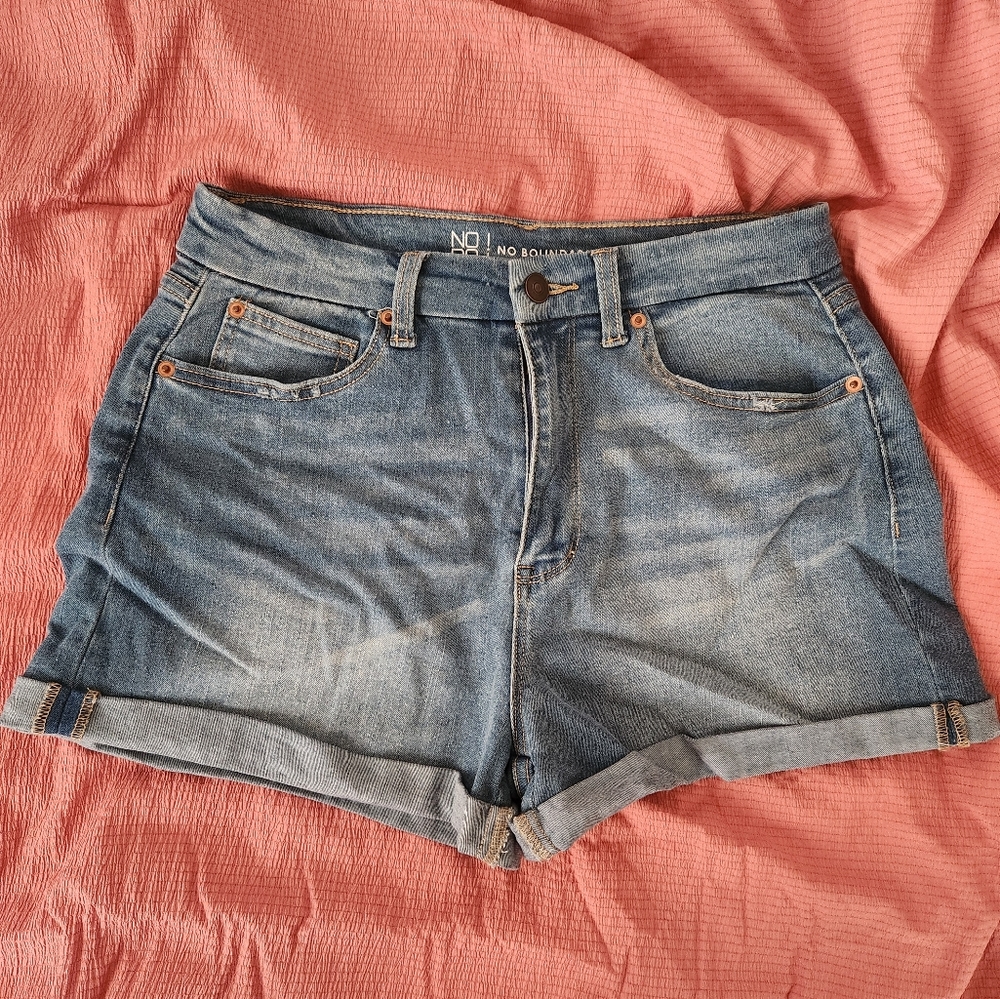NWOT - No Boundaries Shorts
